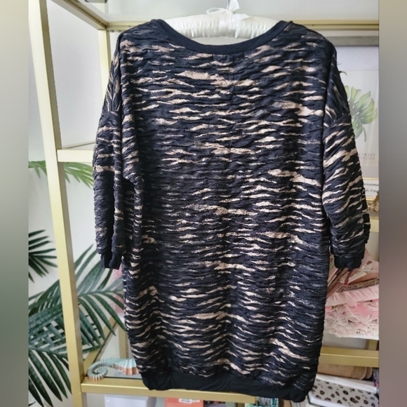 COPY - Cherish Metallic Gold and Black Striped Sweater Women's Size Small - Picture 4 of 4